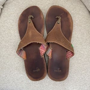 Sanuk Leather flip flops Size 10 Gently used
